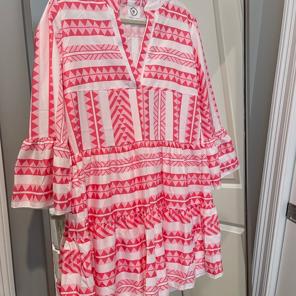 NWT. Arthur Jane Claire Split Neck Dress. Size Large.